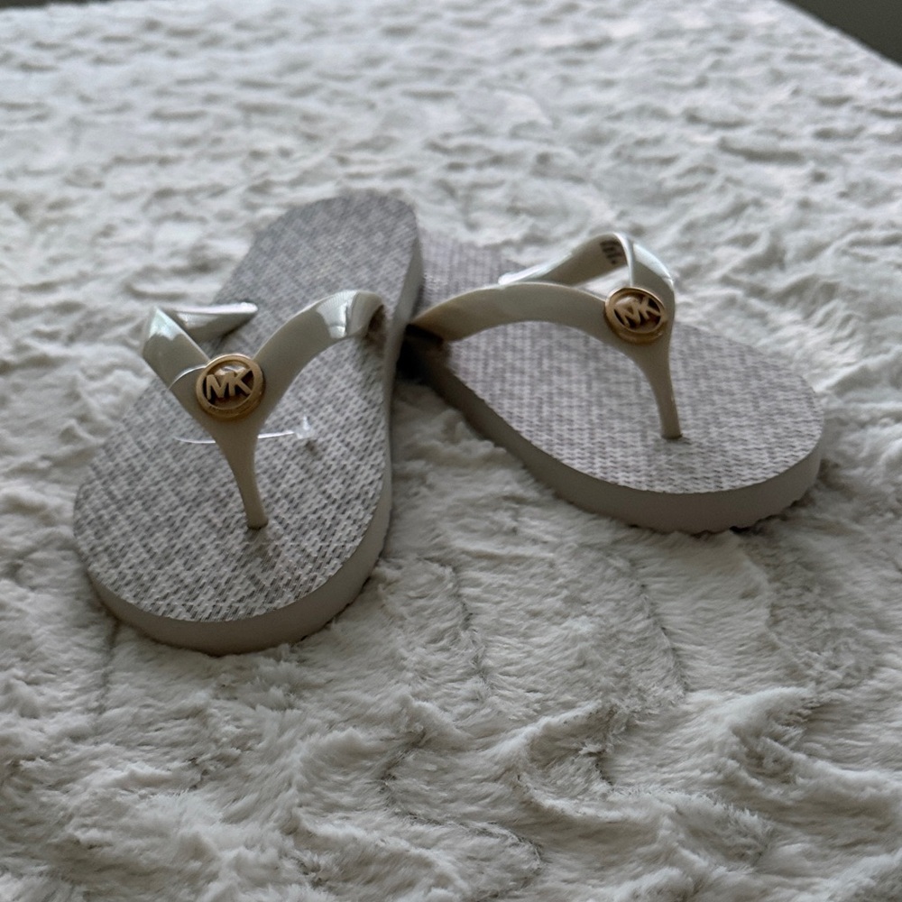 Michael Kors Vanilla Logo Sandals - Picture 7 of 11